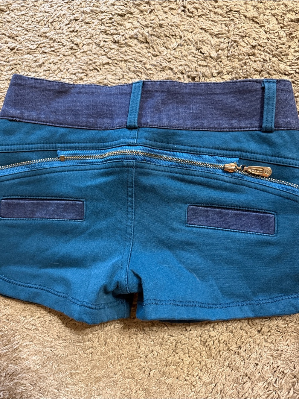 Women’s Unique Zipper Back Teal Blue Shorts with Contrast Waistband 25-26 Waist